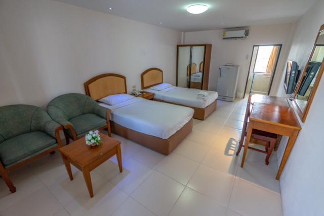 Golden House Service And Apartment Rayong Dış mekan fotoğraf