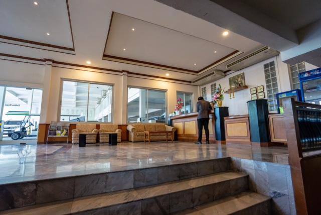 Golden House Service And Apartment Rayong Dış mekan fotoğraf