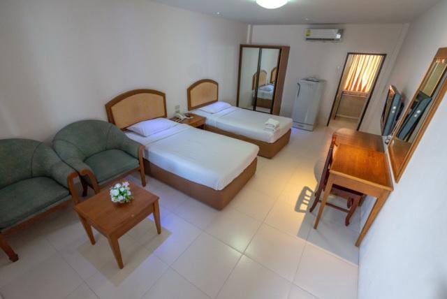 Golden House Service And Apartment Rayong Dış mekan fotoğraf